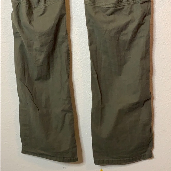 Women’s North Face Recreation Roll-Up Pants - Picture 7 of 8